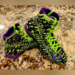 Size 5y football joker cleats